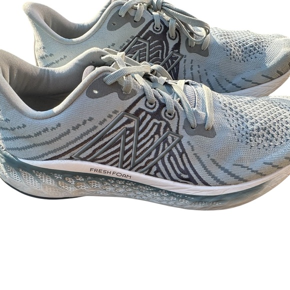 New Balance Men's X Vongo V5 Running Shoe
- 10.5- 4e Extra Wide Gently Used! - Picture 3 of 5